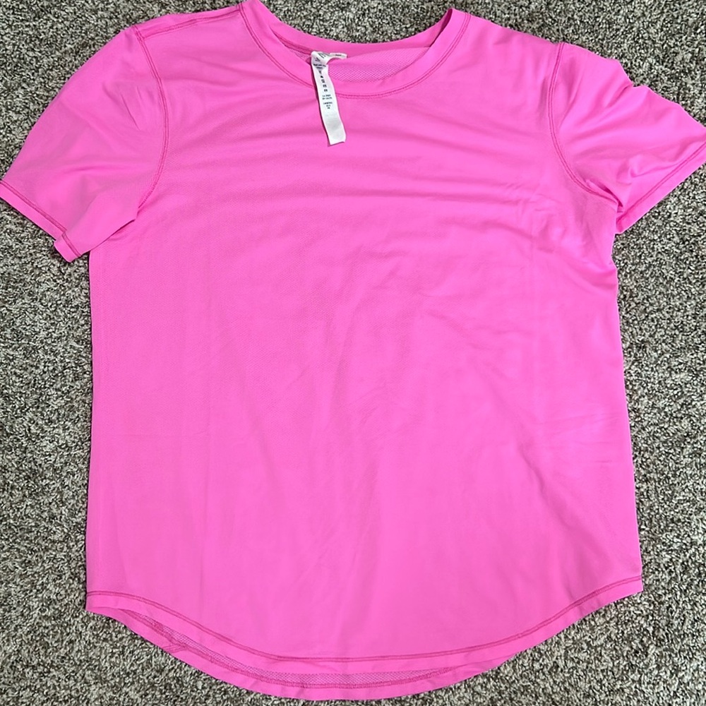 LULULEMON HIGH NECK RUN AND TRAIN TEE, NEVER WORN SIZE 6 PERFECT CONDITION